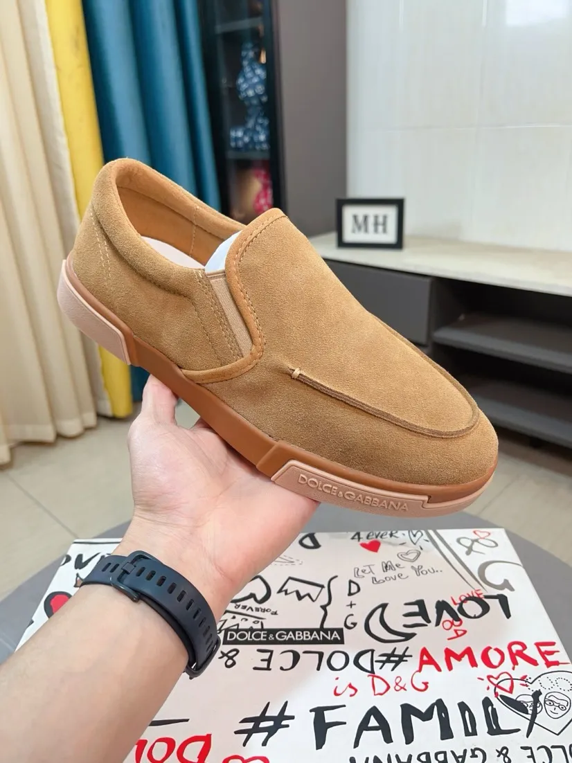 Men's shoes 💰440🌹🌹"Dolce & Gabbana DG" original imported first-layer cowhide ➕ sheepskin lining, light on the foot, comfortable, versatile, original special outsole 🔥favored by trendy men, welcome to compare quality 🔥exquisite luxury, super A level! Version comparison, no difference at all! Code number 38-46
